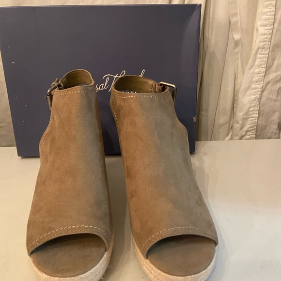 Universal Threads tan suede wedge heel peep tie shoes in various sizes all NIB - Picture 2 of 7